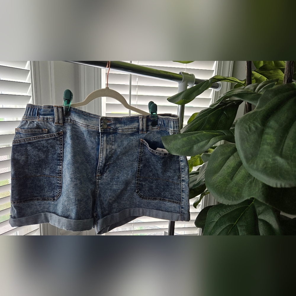 Time and Tru Blue Jean Shorts Classic Style